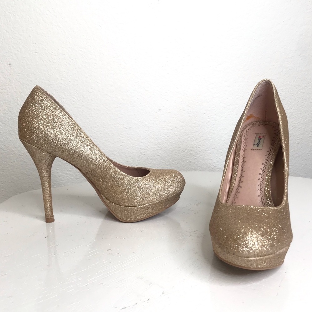 6 gold glitter platform pumps holiday gold sparkle